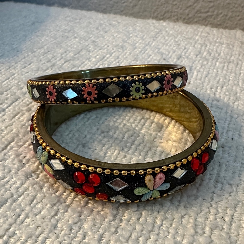 Elegant Floral Black and Gold Bangle Set